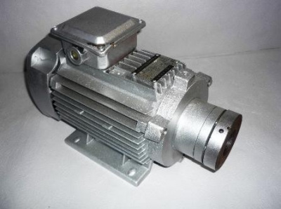 Двигатель 2,2 КВт. На шпиндель для прямолинейного станка